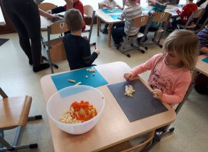 Kiermasz potraw regionalnych - grupa Kotki Kiermasz potraw regionalnych - grupa Kotki