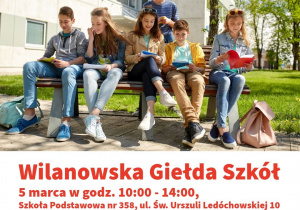 Na zdjęciu znajdują się nastolatkowie, siedzący na ławce przed szkołą z zeszytami. Wilanowska giełda Szkół odbędzie się 5 marca w godzinach 10-14 w SP nr 358 ul. Ledóchowskiej 10.