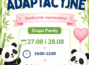 Plakat informujący o dniach adaptacyjnych dla przyszłych przedszkolaków i ich rodziców, które odbędą się 27 i 28 sierpnia w godzinach 10.00–12.00, ozdobiony ilustracjami pand.